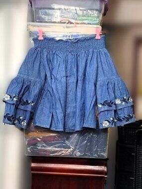 NWT Urban Heritage Boho Embroidered Off-Shoulder Denim Chambray Top